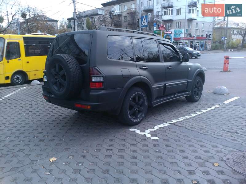 Позашляховик / Кросовер Mitsubishi Pajero Wagon 2005 в Києві