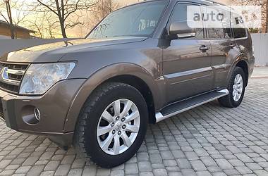 Позашляховик / Кросовер Mitsubishi Pajero Wagon 2011 в 