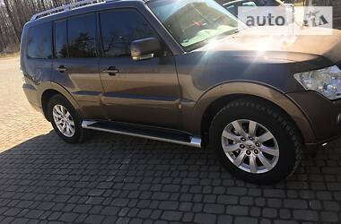 Позашляховик / Кросовер Mitsubishi Pajero Wagon 2011 в 