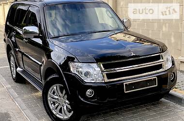 Позашляховик / Кросовер Mitsubishi Pajero Wagon 2015 в 