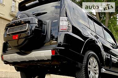 Позашляховик / Кросовер Mitsubishi Pajero Wagon 2015 в 