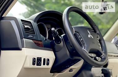 Позашляховик / Кросовер Mitsubishi Pajero Wagon 2015 в 