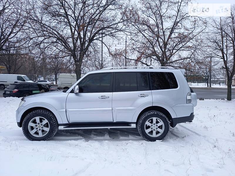 Внедорожник / Кроссовер Mitsubishi Pajero Wagon 2009 в Харькове