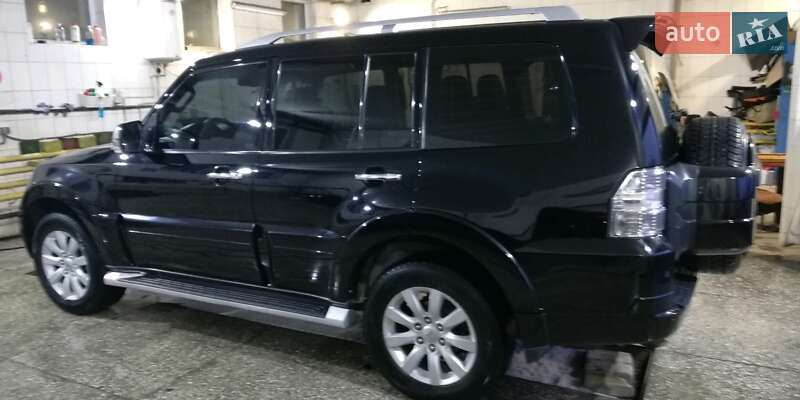 Позашляховик / Кросовер Mitsubishi Pajero Wagon 2011 в Харкові