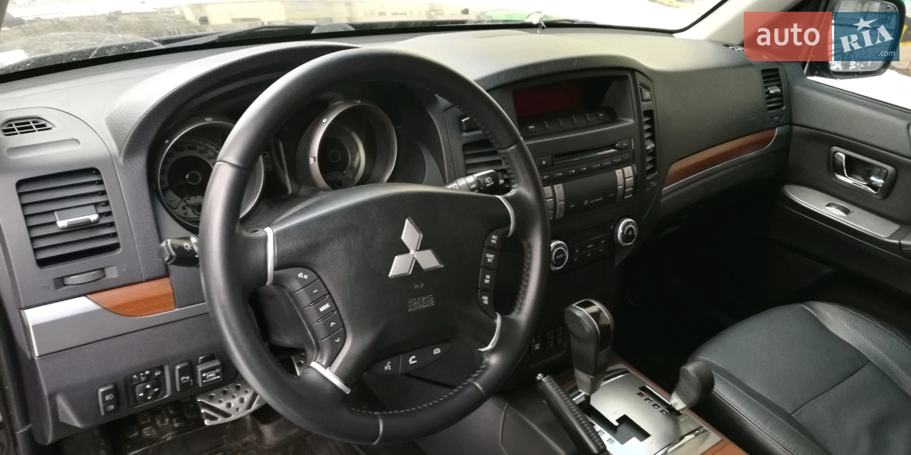 2011 Mitsubishi Pajero - мініатюра 5