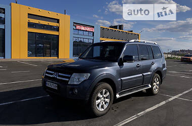 Внедорожник / Кроссовер Mitsubishi Pajero Wagon 2010 в 