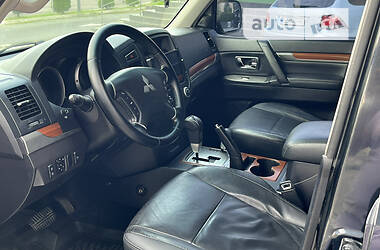 Внедорожник / Кроссовер Mitsubishi Pajero Wagon 2008 в 