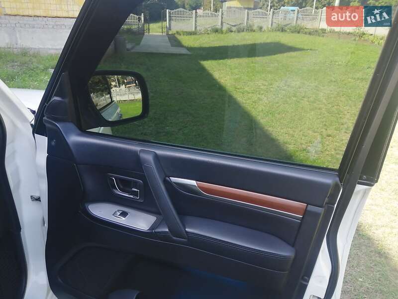 Внедорожник / Кроссовер Mitsubishi Pajero Wagon 2011 в Великой Александровке фото 9 Внедорожник / Кроссовер Mitsubishi Pajero Wagon 2011 в Великой Александровке