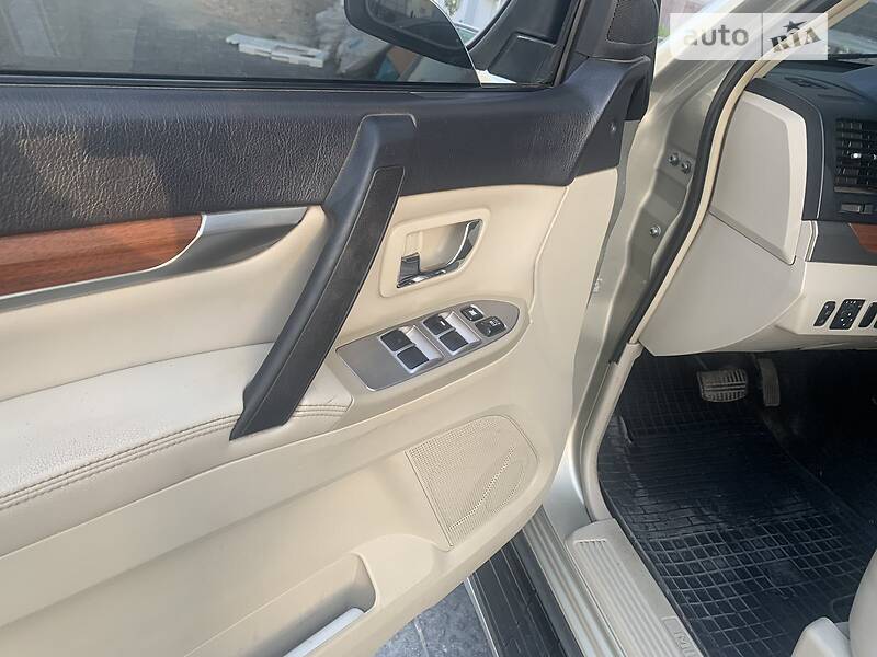 Внедорожник / Кроссовер Mitsubishi Pajero Wagon 2008 в Ивано-Франковске фото 3 Внедорожник / Кроссовер Mitsubishi Pajero Wagon 2008 в Ивано-Франковске