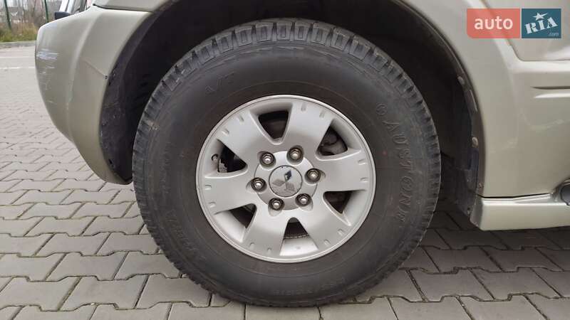 Позашляховик / Кросовер Mitsubishi Pajero Wagon 2006 в Шацьку