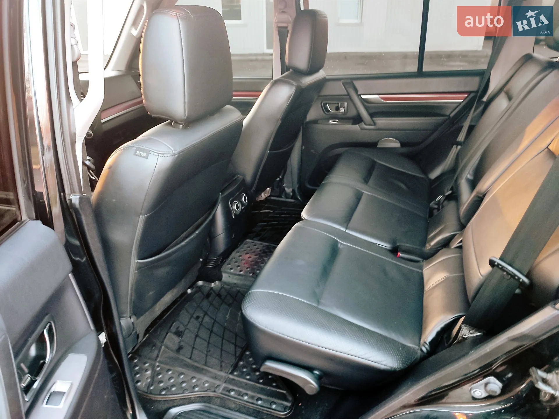 2011 Mitsubishi Pajero - мініатюра 5