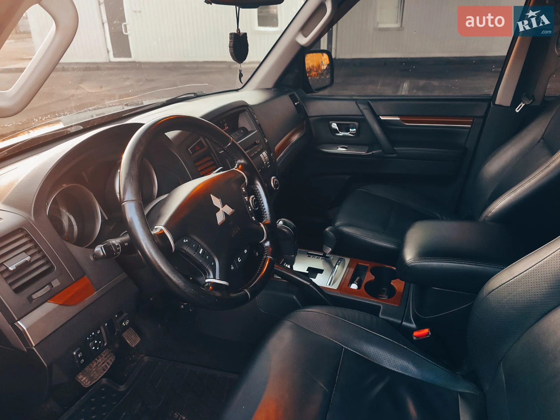 2011 Mitsubishi Pajero - мініатюра 6