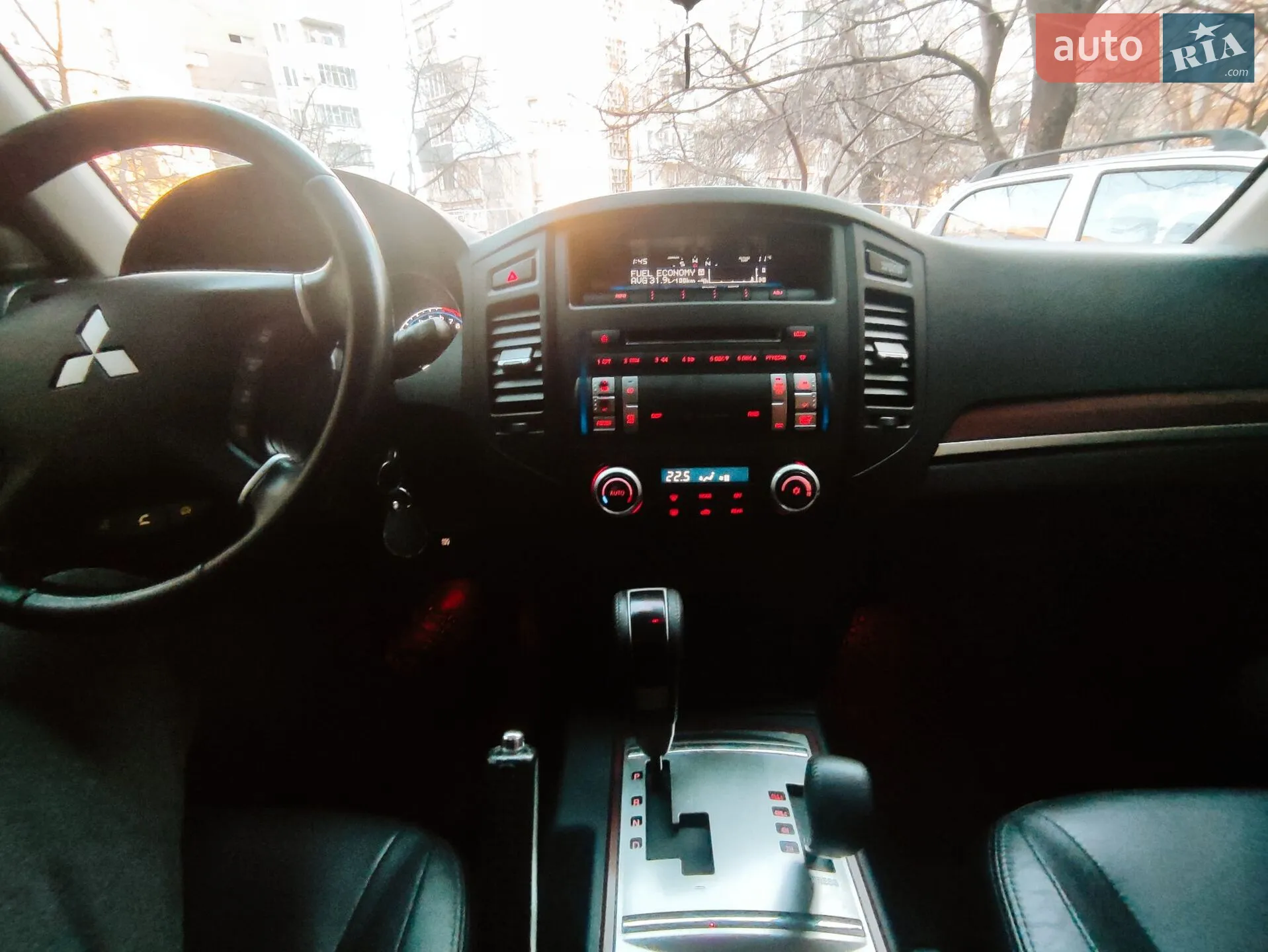 2011 Mitsubishi Pajero - мініатюра 4