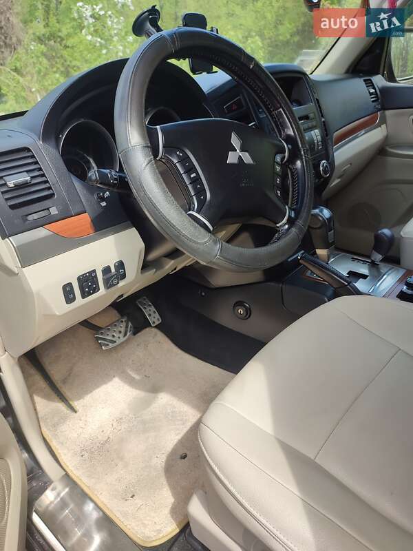 Внедорожник / Кроссовер Mitsubishi Pajero Wagon 2007 в 