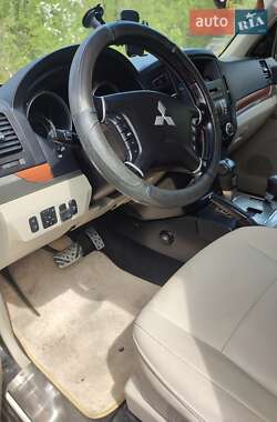 Внедорожник / Кроссовер Mitsubishi Pajero Wagon 2007 в 