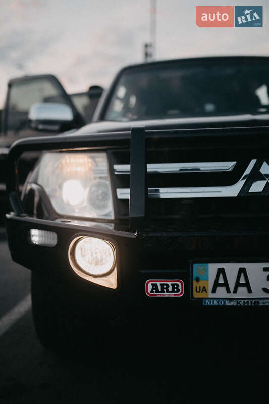 Позашляховик / Кросовер Mitsubishi Pajero Wagon 2008 в Києві