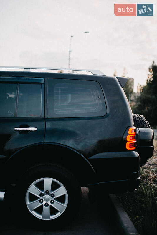 Позашляховик / Кросовер Mitsubishi Pajero Wagon 2008 в Києві