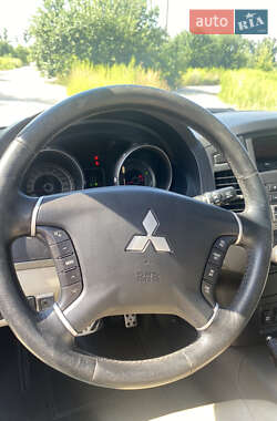 Внедорожник / Кроссовер Mitsubishi Pajero Wagon 2007 в 