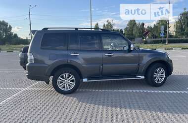 Внедорожник / Кроссовер Mitsubishi Pajero Wagon 2013 в Вышгороде