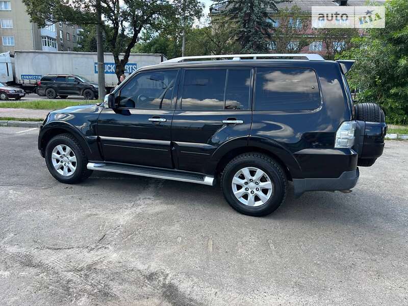 Внедорожник / Кроссовер Mitsubishi Pajero Wagon 2007 в 