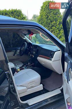 Внедорожник / Кроссовер Mitsubishi Pajero Wagon 2007 в 