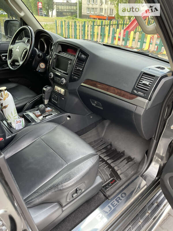 Позашляховик / Кросовер Mitsubishi Pajero Wagon 2013 в Дніпрі