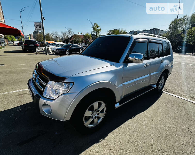 Позашляховик / Кросовер Mitsubishi Pajero Wagon 2008 в Києві