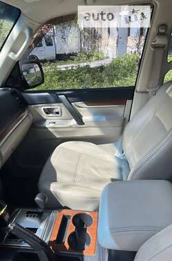 Внедорожник / Кроссовер Mitsubishi Pajero Wagon 2007 в 