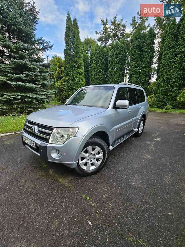 Mitsubishi Pajero Wagon 2011