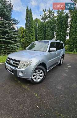 Внедорожник / Кроссовер Mitsubishi Pajero Wagon 2011 в 