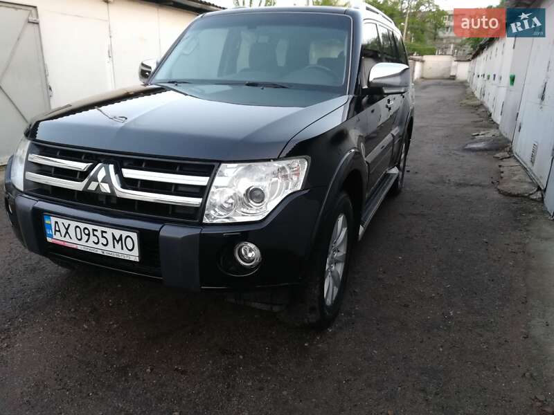 Mitsubishi Pajero Wagon 2011