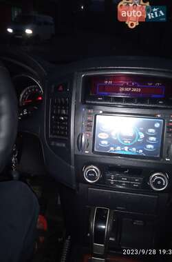 Внедорожник / Кроссовер Mitsubishi Pajero Wagon 2007 в 