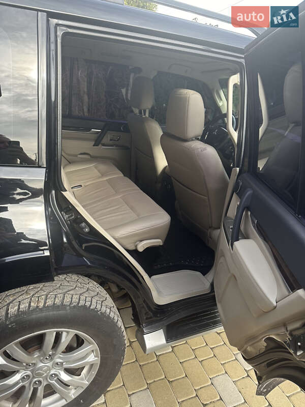 Внедорожник / Кроссовер Mitsubishi Pajero Wagon 2015 в Хмельницком