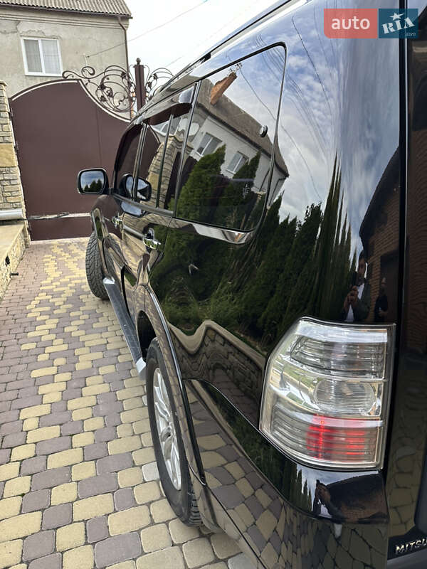 Внедорожник / Кроссовер Mitsubishi Pajero Wagon 2015 в Хмельницком