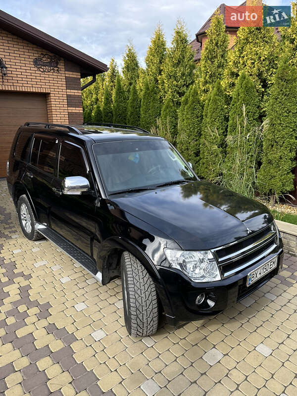 Внедорожник / Кроссовер Mitsubishi Pajero Wagon 2015 в 