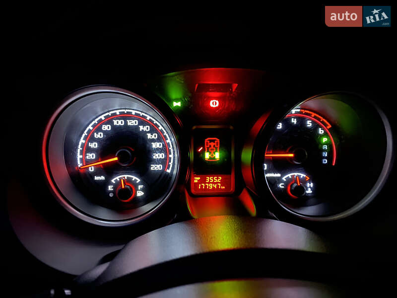 Внедорожник / Кроссовер Mitsubishi Pajero Wagon 2015 в Хмельницком