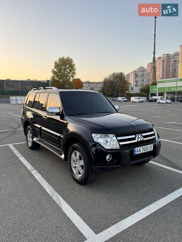 Внедорожник / Кроссовер Mitsubishi Pajero Wagon 2008 в Киеве