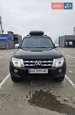 Внедорожник / Кроссовер Mitsubishi Pajero Wagon 2013 в Киеве