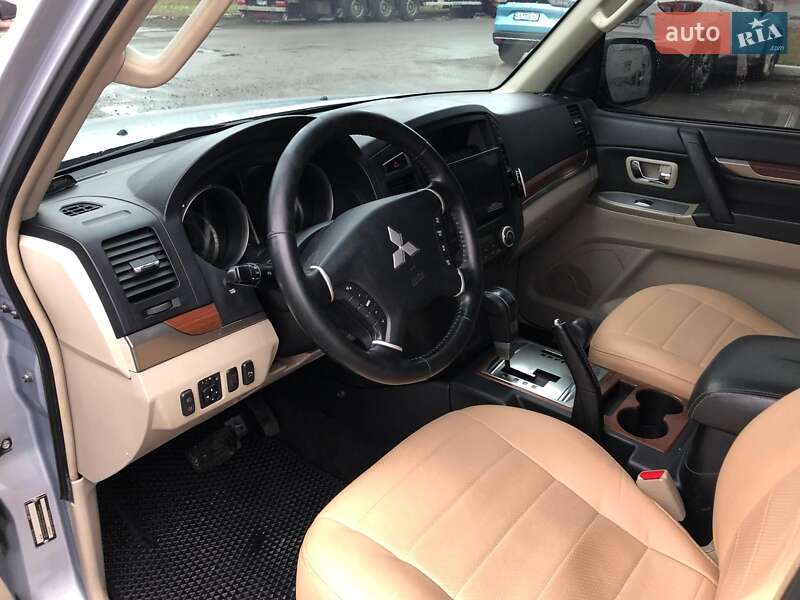 Позашляховик / Кросовер Mitsubishi Pajero Wagon 2006 в Києві