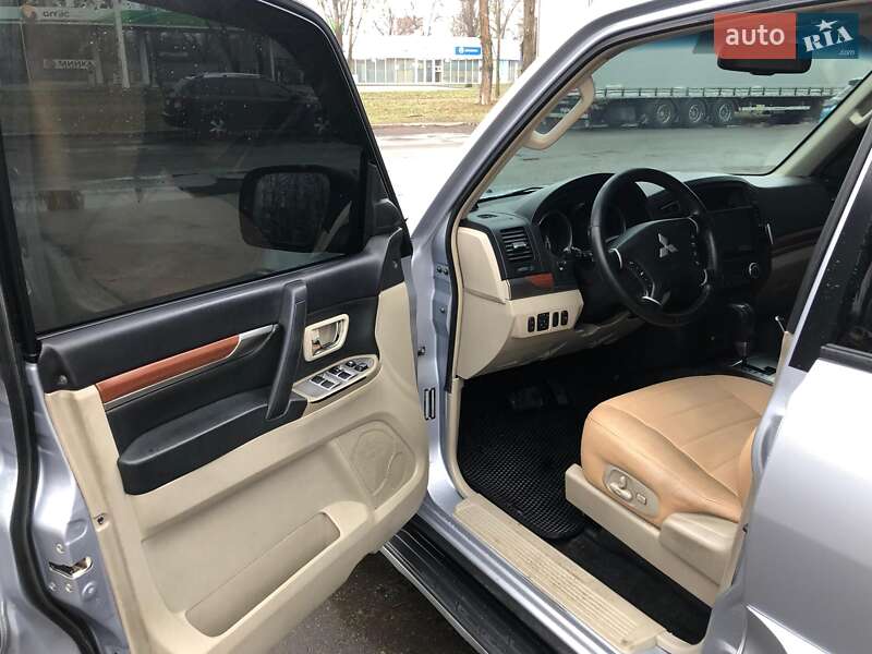 Позашляховик / Кросовер Mitsubishi Pajero Wagon 2006 в Києві