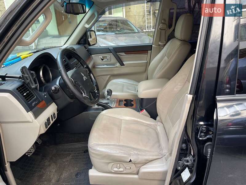 Позашляховик / Кросовер Mitsubishi Pajero Wagon 2008 в Києві фото 9 Позашляховик / Кросовер Mitsubishi Pajero Wagon 2008 в Києві