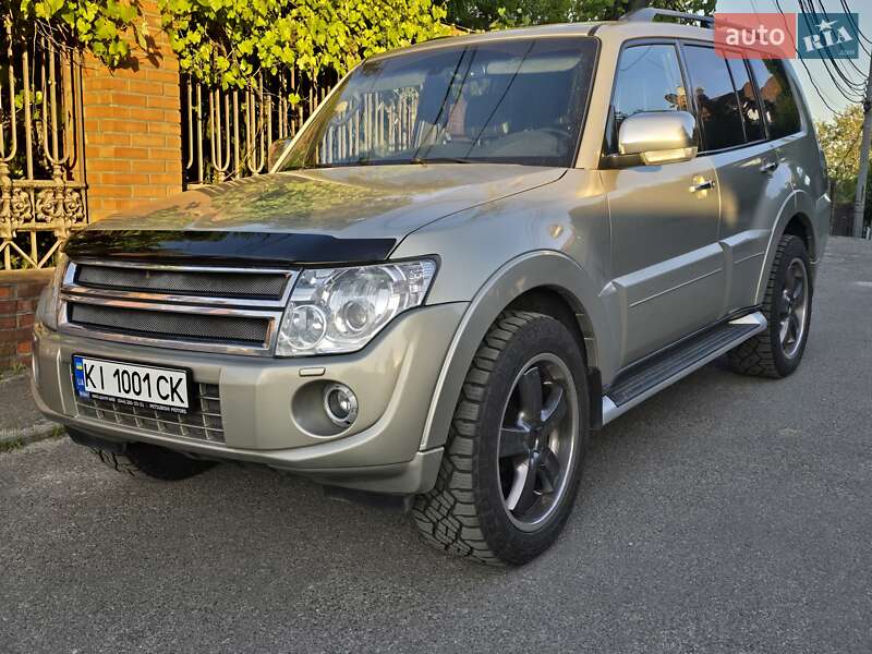 Внедорожник / Кроссовер Mitsubishi Pajero Wagon 2013 в 
