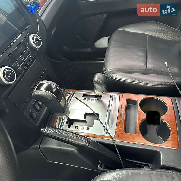 Внедорожник / Кроссовер Mitsubishi Pajero Wagon 2008 в Киеве