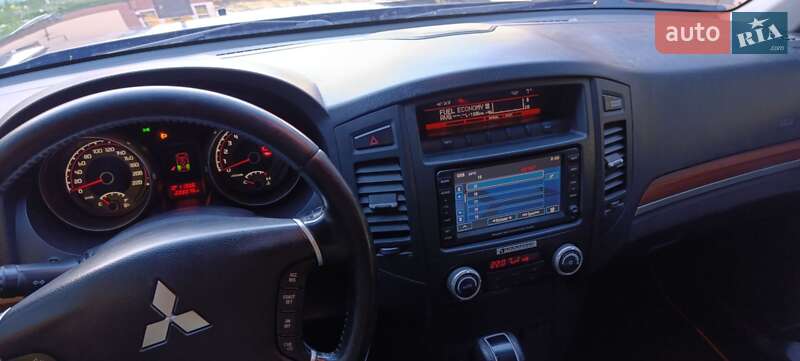 Позашляховик / Кросовер Mitsubishi Pajero Wagon 2011 в Остер