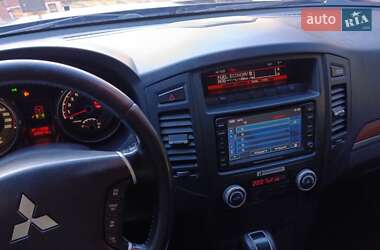 Внедорожник / Кроссовер Mitsubishi Pajero Wagon 2011 в 