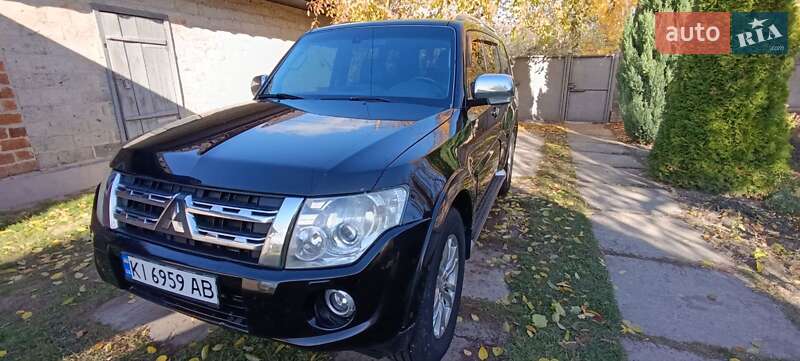 Позашляховик / Кросовер Mitsubishi Pajero Wagon 2011 в Остер