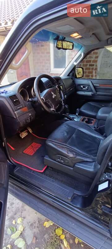 Позашляховик / Кросовер Mitsubishi Pajero Wagon 2011 в Остер