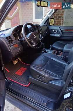 Внедорожник / Кроссовер Mitsubishi Pajero Wagon 2011 в 