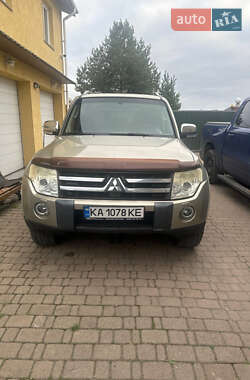 Позашляховик / Кросовер Mitsubishi Pajero Wagon 2008 в Києві