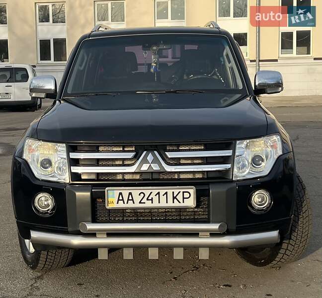 Внедорожник / Кроссовер Mitsubishi Pajero Wagon 2011 в 